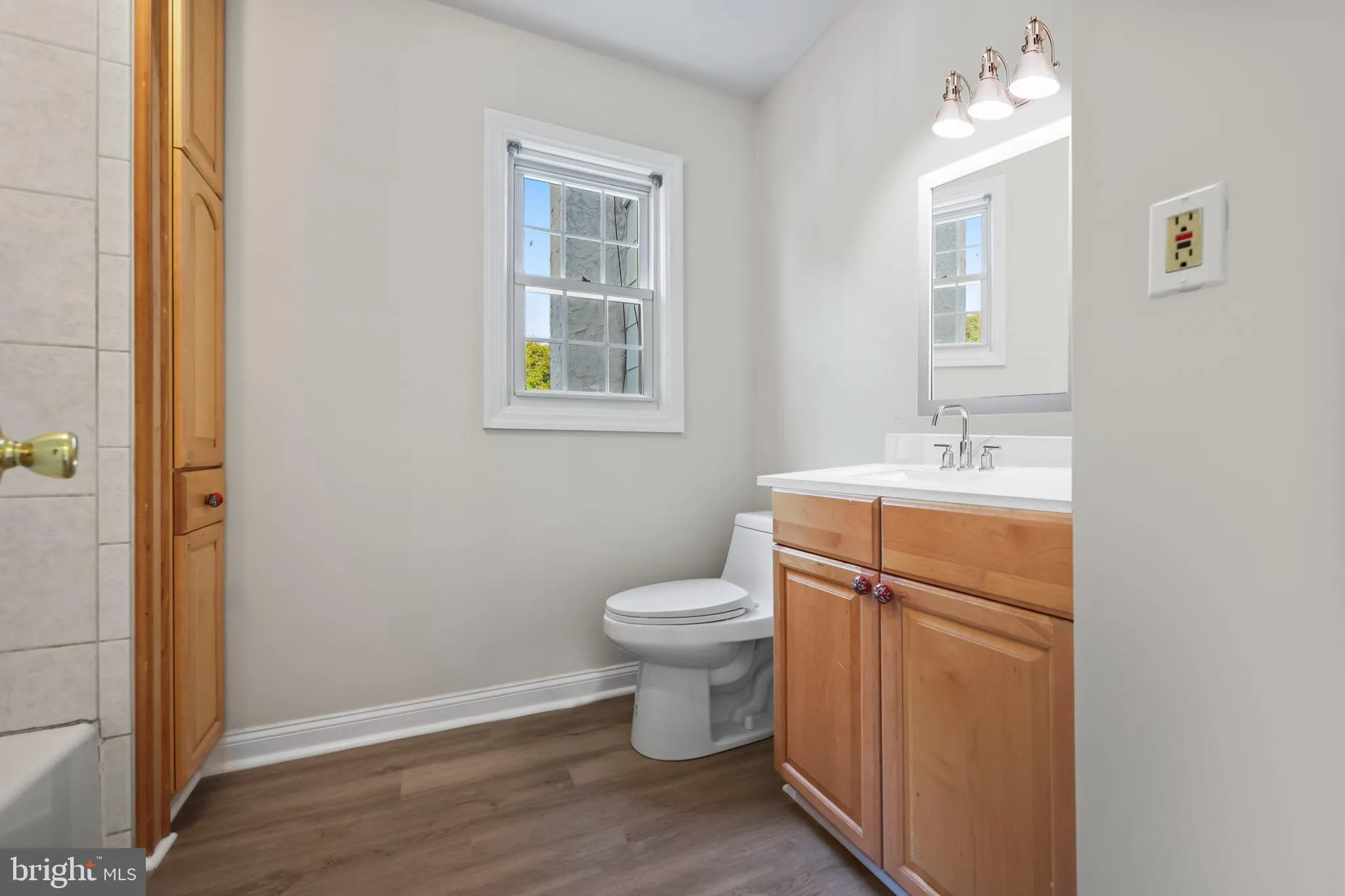 Hamilton Twp, New Jersey 08690, United States, 3 Bedrooms Bedrooms, ,2 BathroomsBathrooms,Residential,Contingent,204778