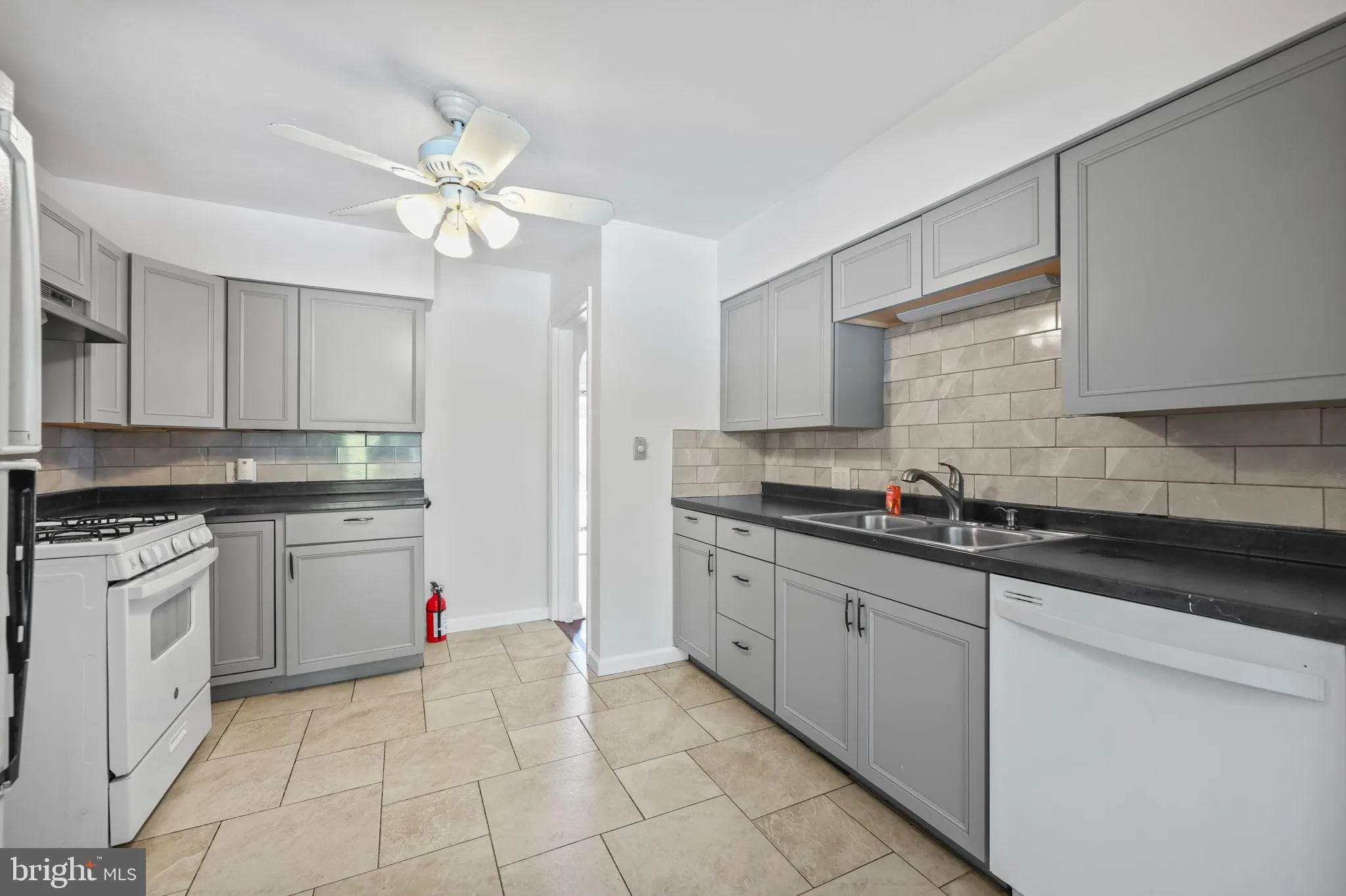 Hamilton Twp, New Jersey 08690, United States, 3 Bedrooms Bedrooms, ,2 BathroomsBathrooms,Residential,Contingent,204778