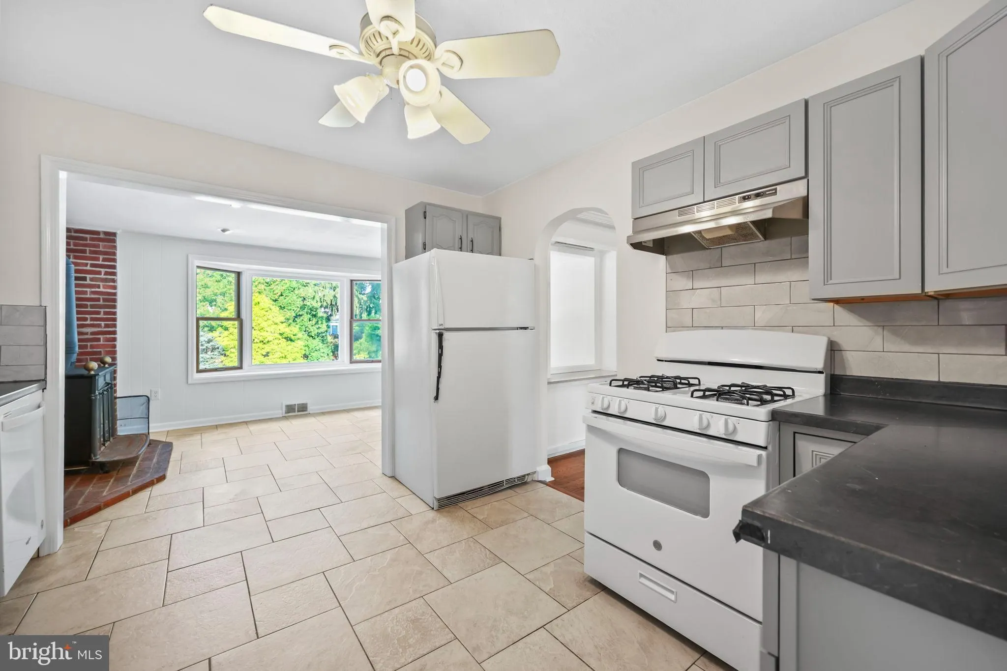 Hamilton Twp, New Jersey 08690, United States, 3 Bedrooms Bedrooms, ,2 BathroomsBathrooms,Residential,Contingent,204778