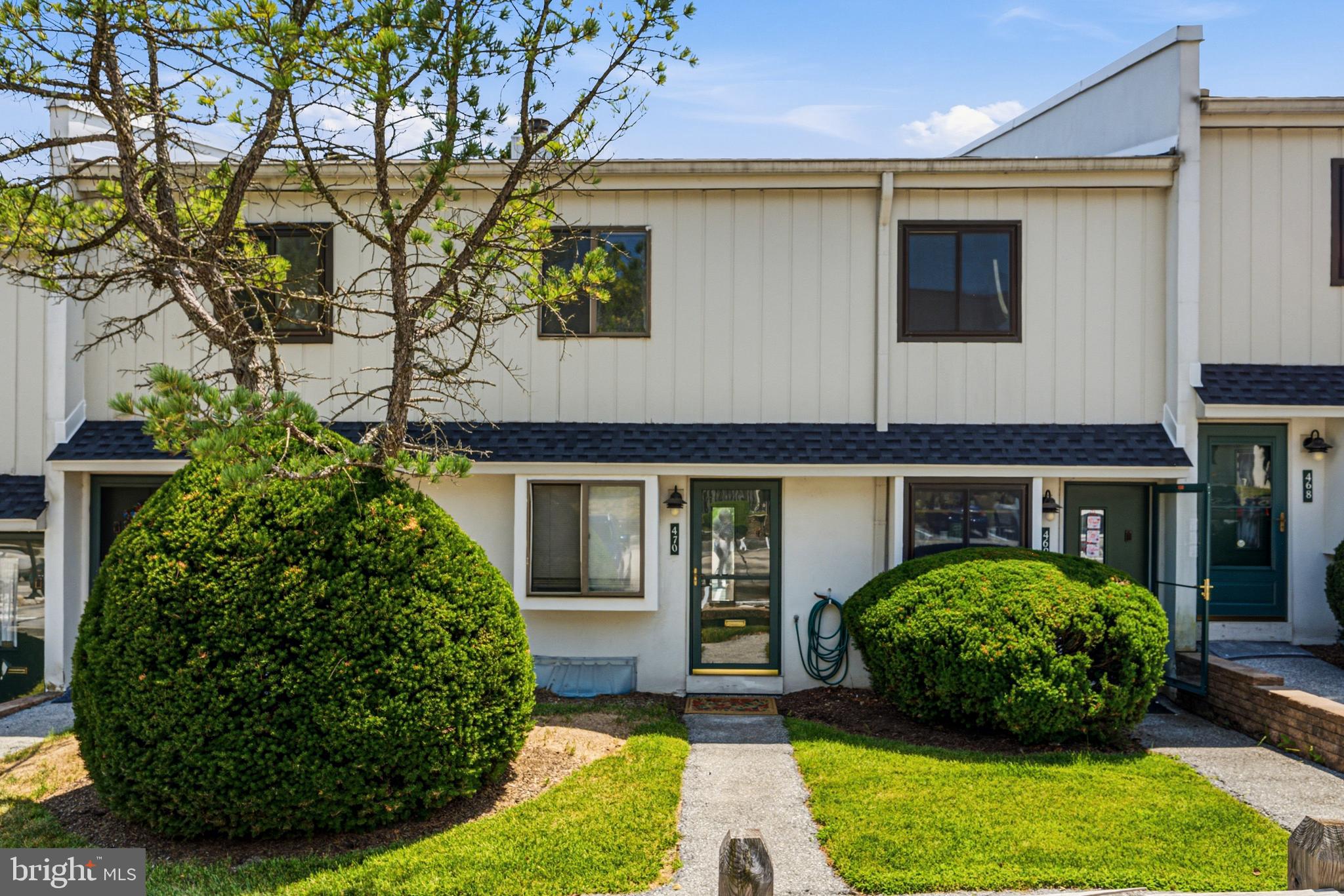 470 SUMMIT HOUSE