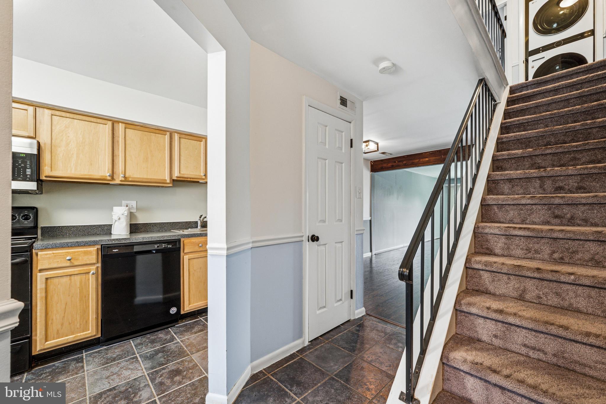 470 SUMMIT HOUSE