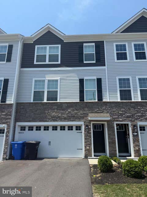 Townhouse For Rent - 11 Sisters Farmstead Dr<br/> MOUNT LAUREL, NJ 08054