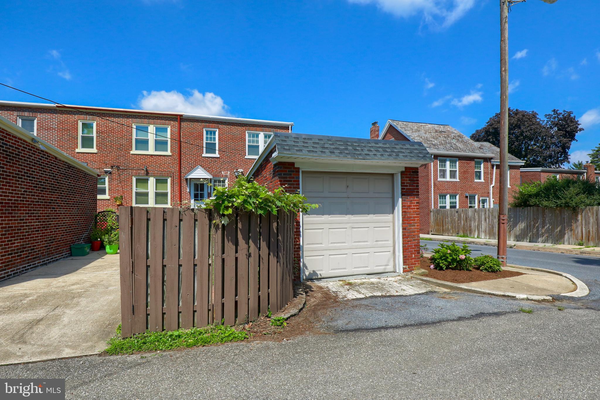 WEST END LANCASTER - Residential