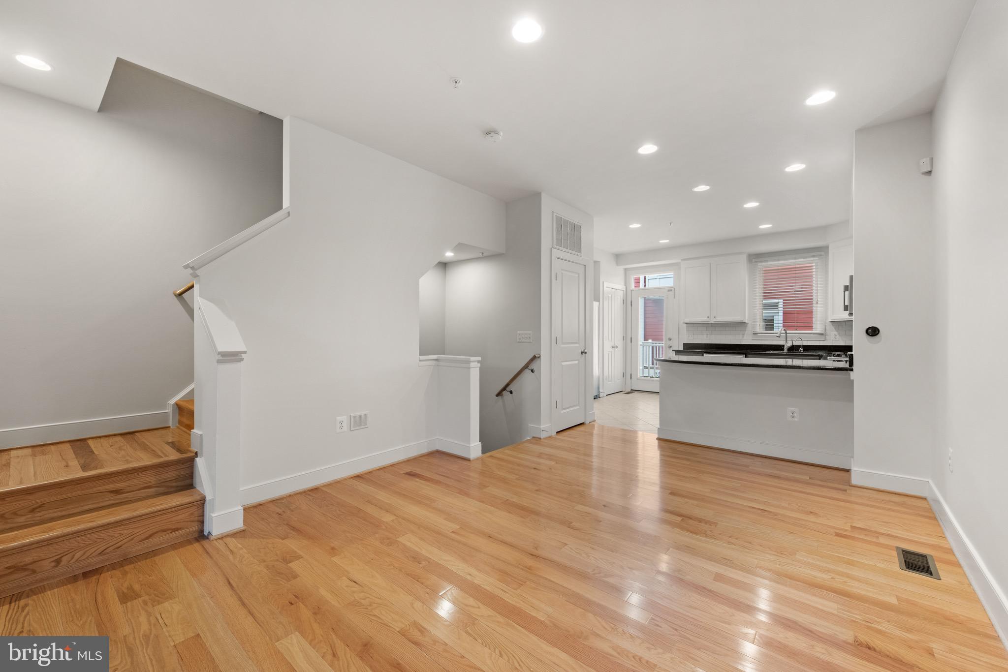 OLD TOWN COMMONS - Residential Lease