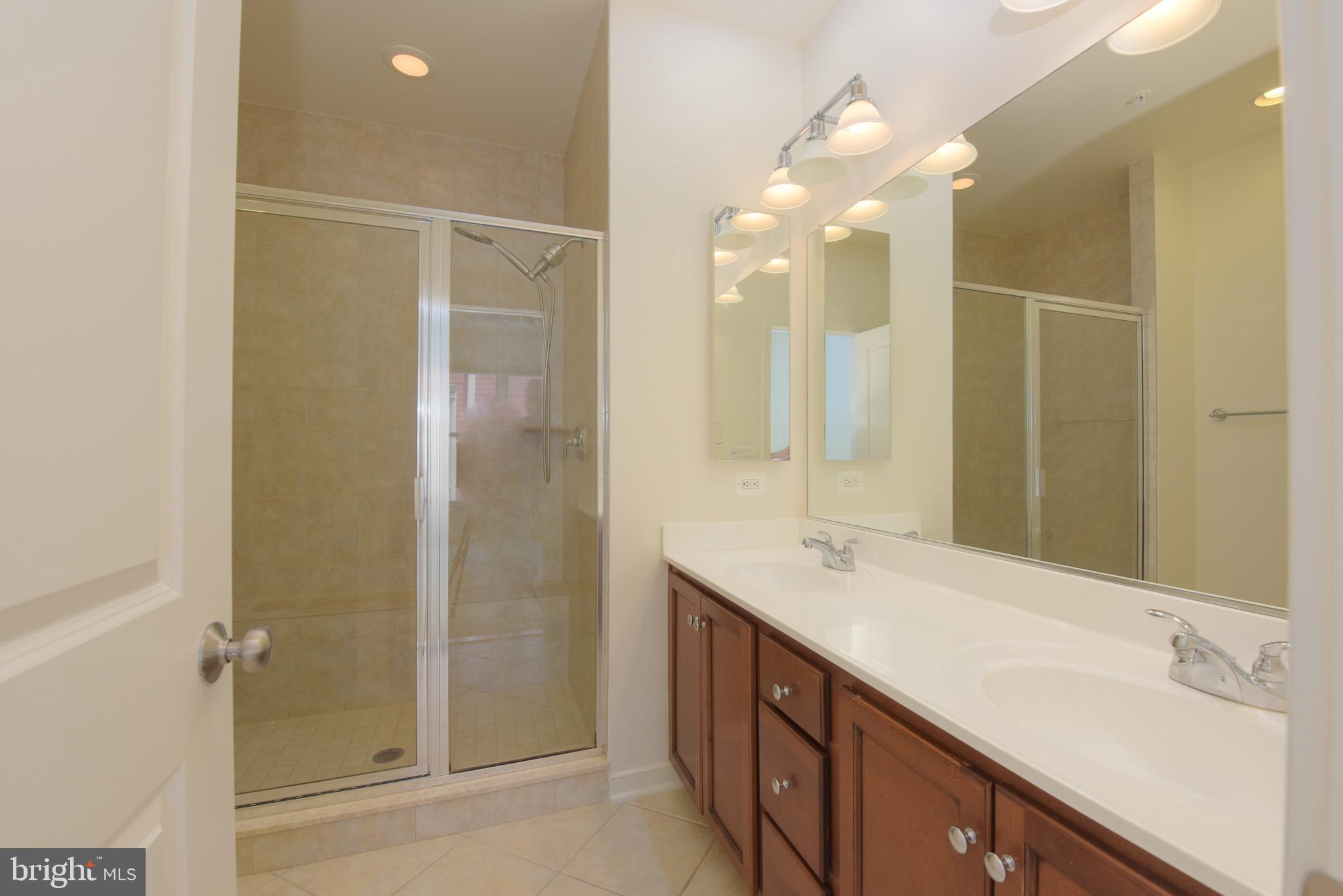 OLD TOWN COMMONS - Residential Lease