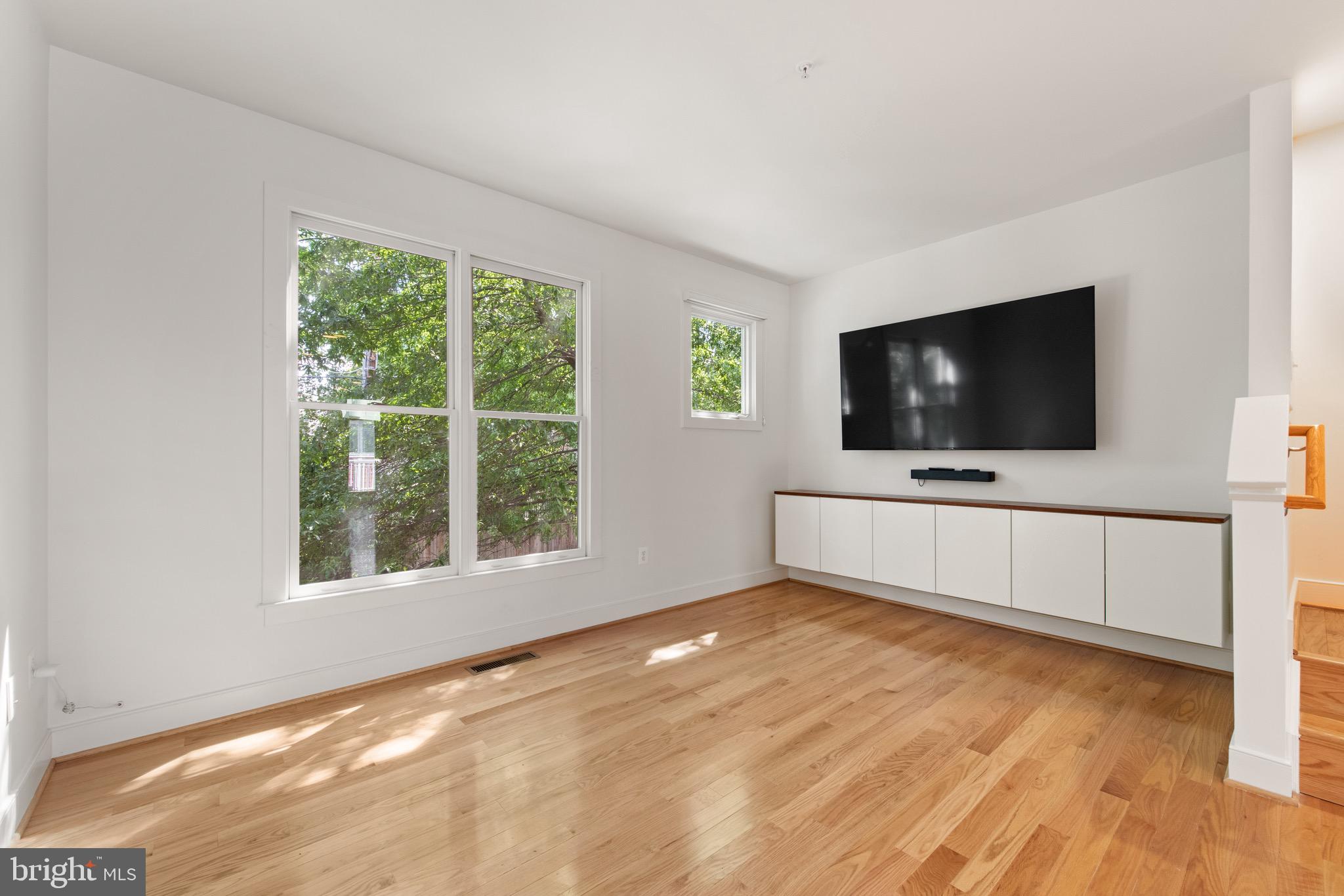 OLD TOWN COMMONS - Residential Lease