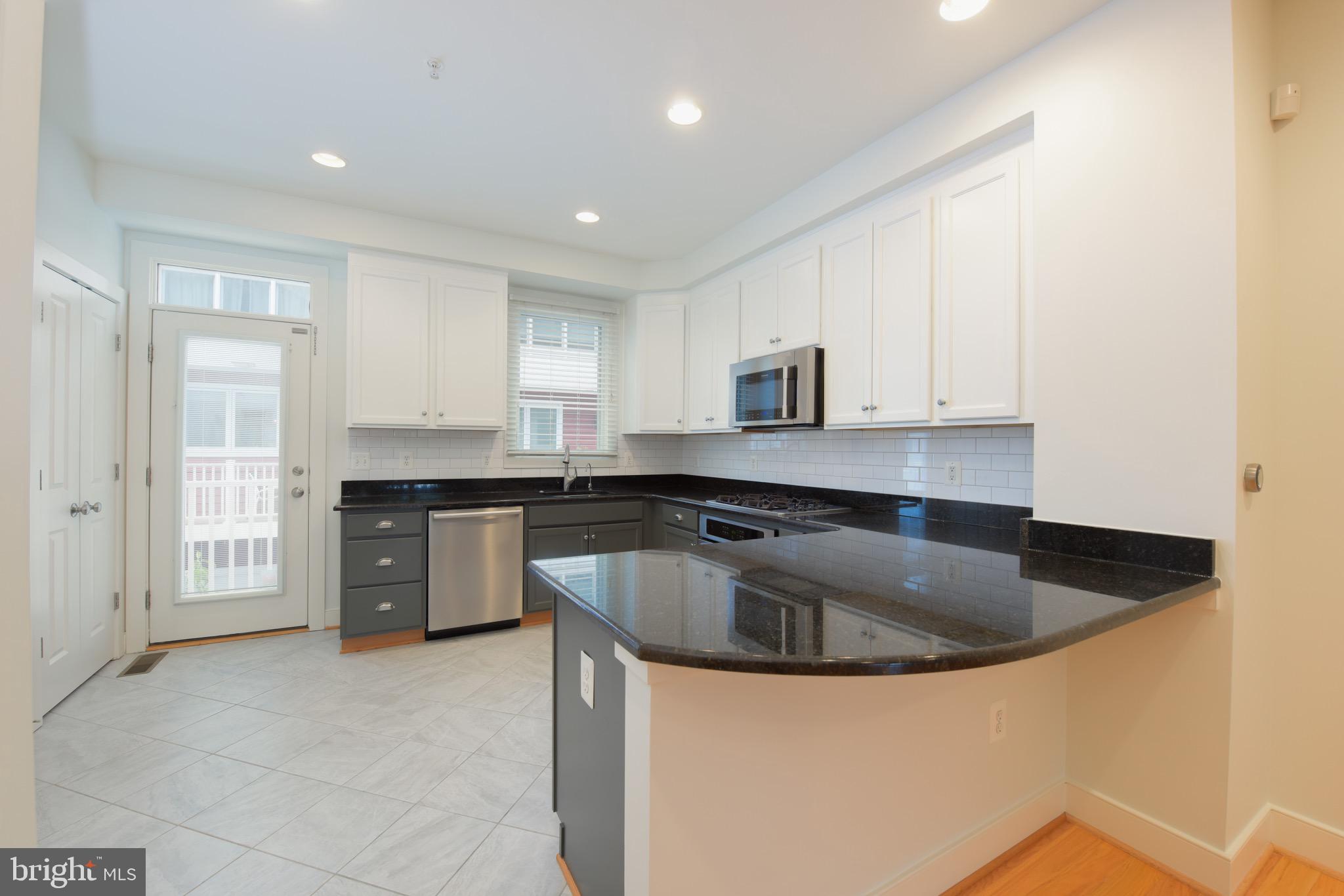 OLD TOWN COMMONS - Residential Lease