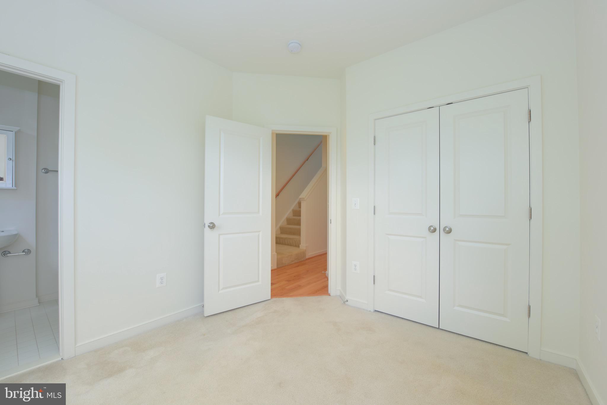 OLD TOWN COMMONS - Residential Lease