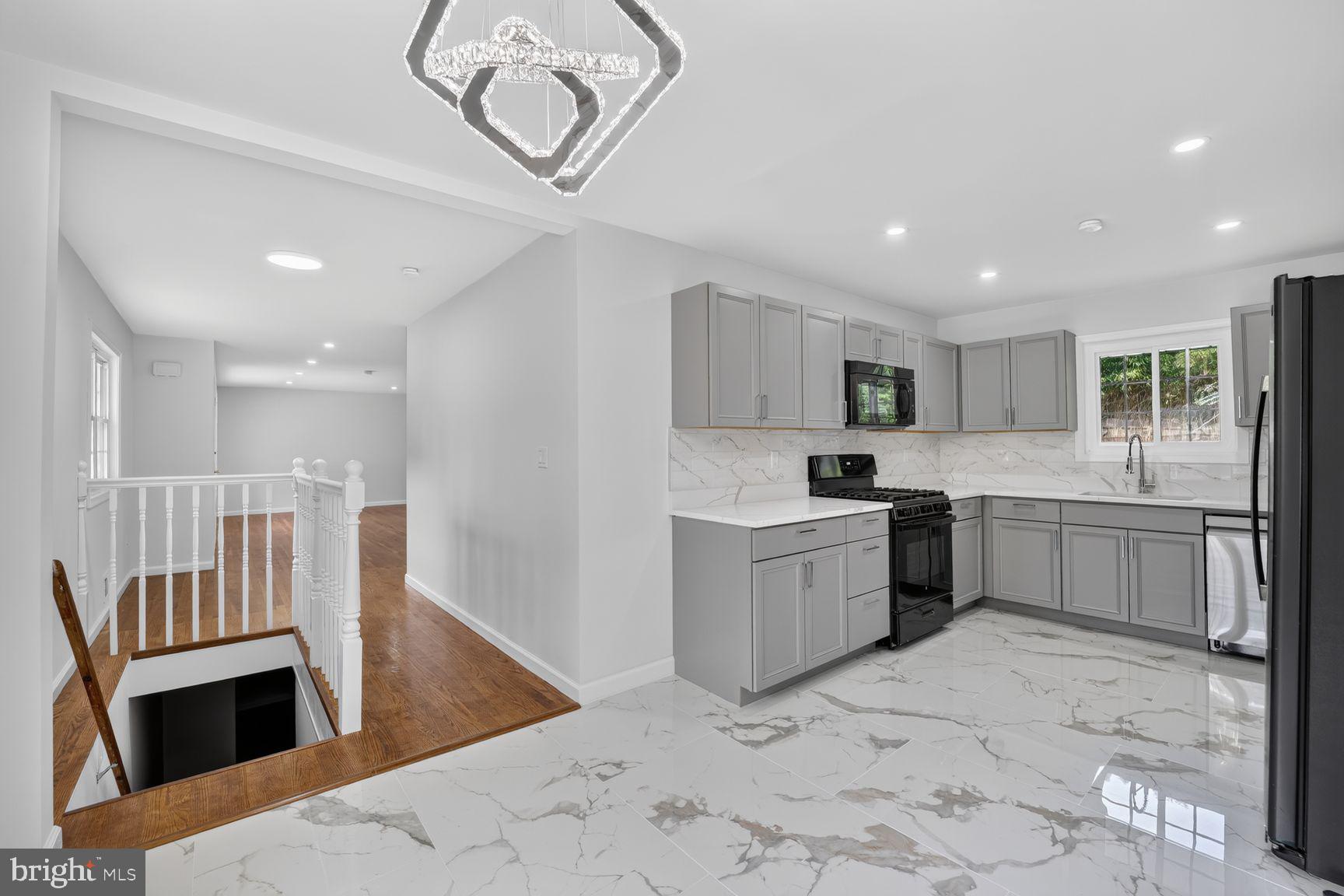 1422 DUNWOODY AVENUE