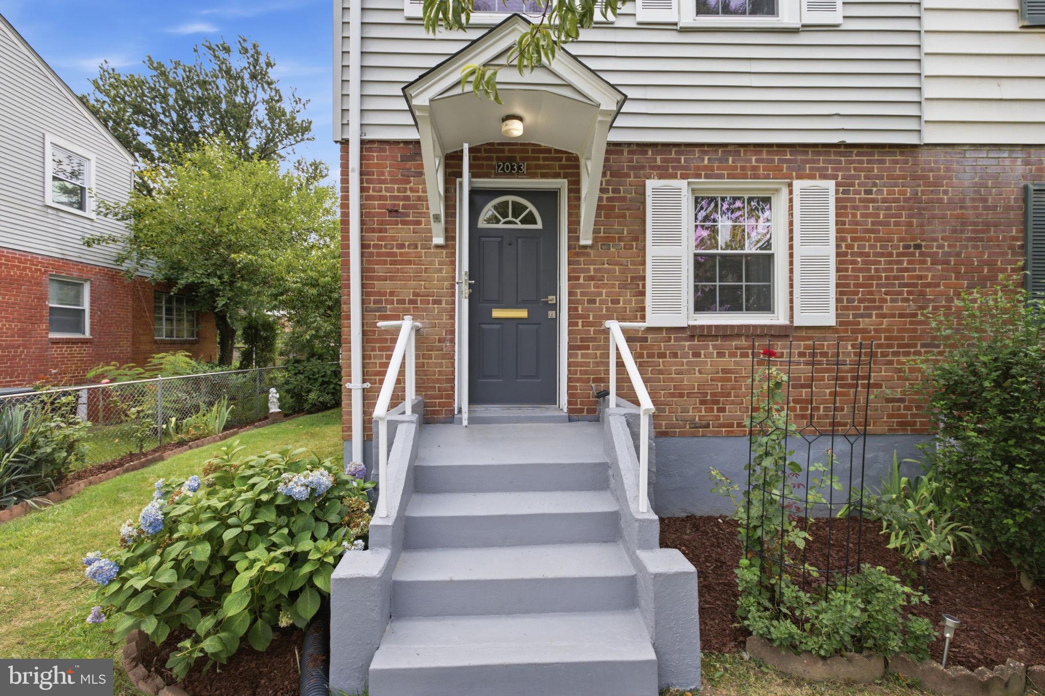 2033 ARLINGTON TERRACE