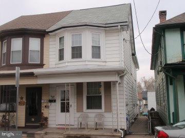 Newly Remodeled. Very Roomy. 4 Bedrooms. Off Street Parking