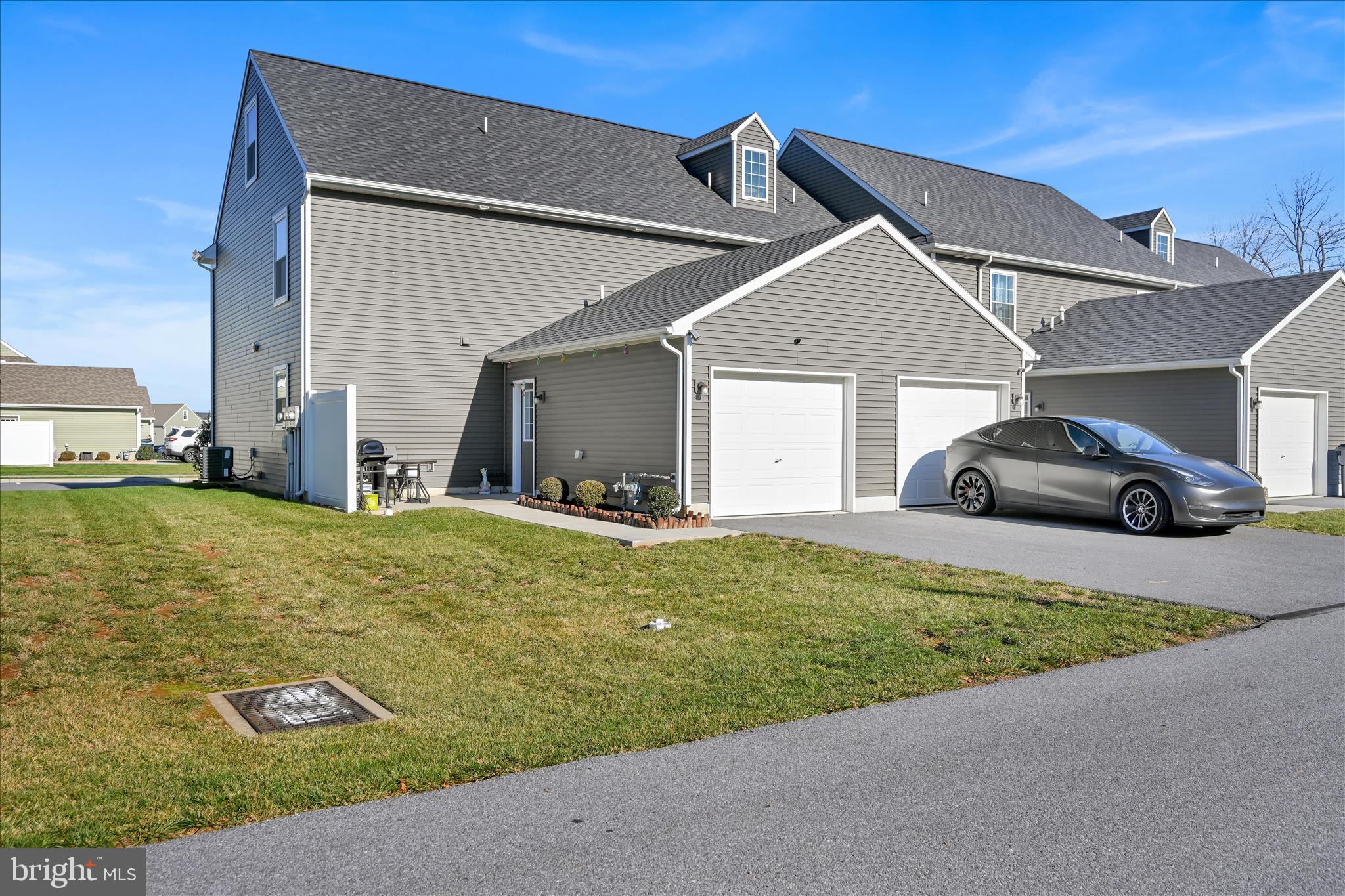 TRAIL SIDE - Residential