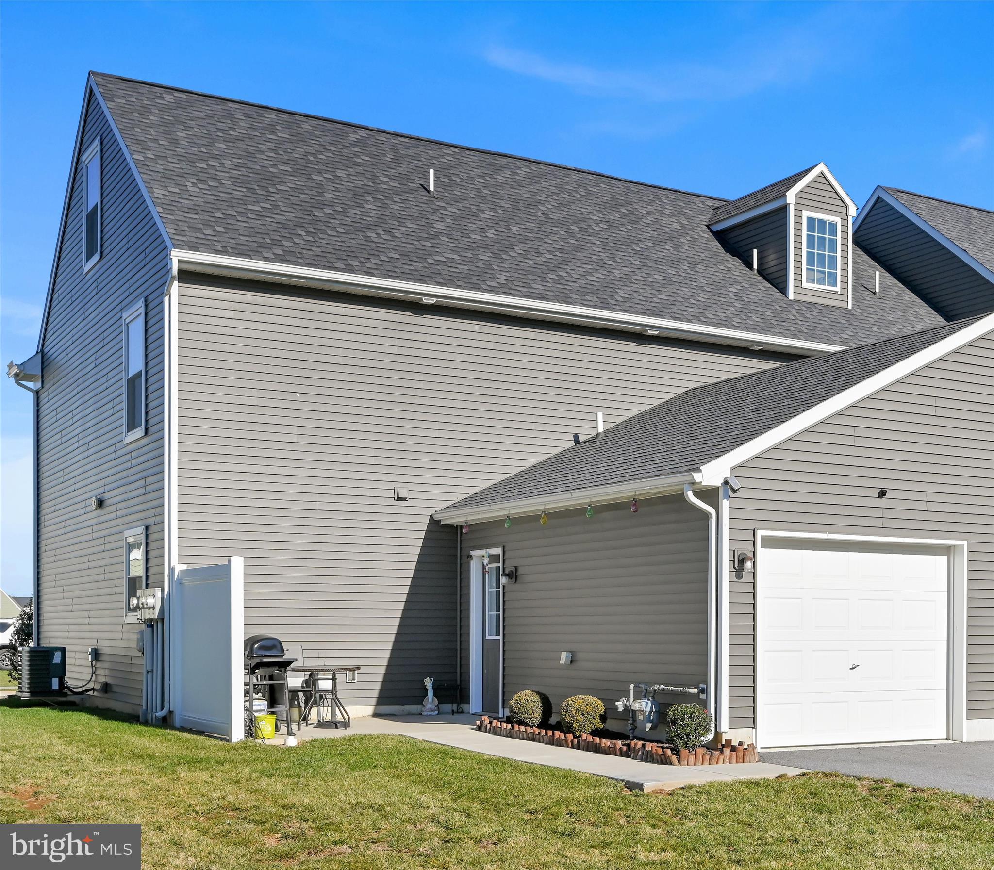 TRAIL SIDE - Residential