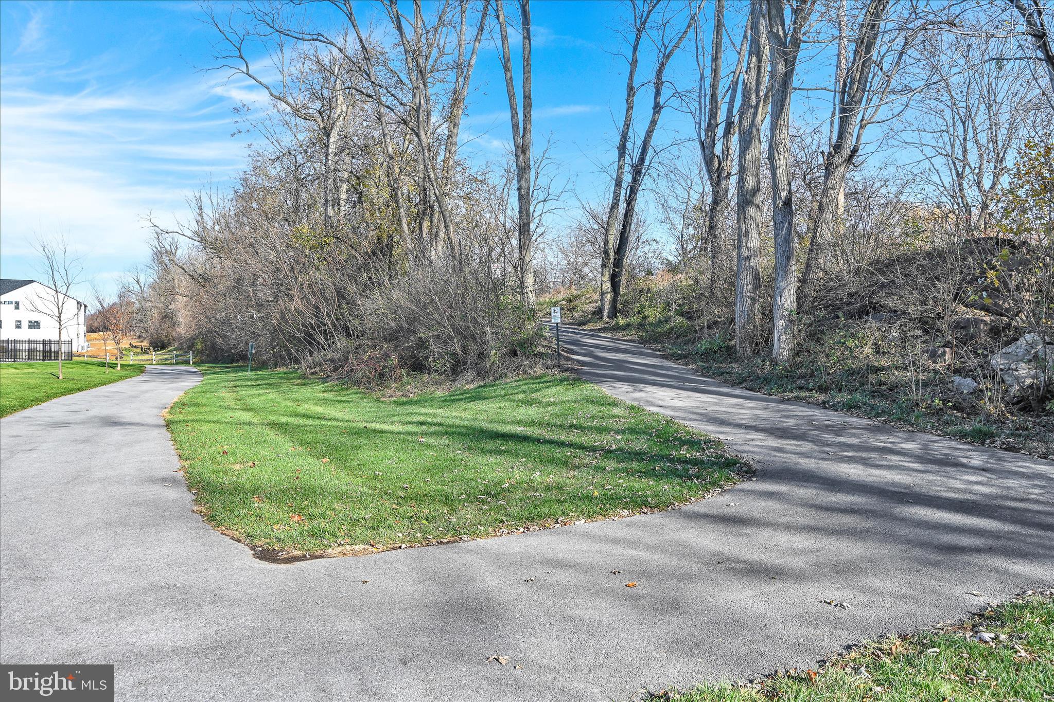 TRAIL SIDE - Residential