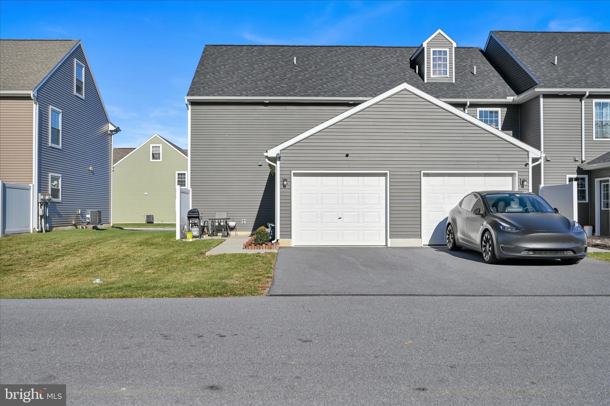 TRAIL SIDE - Residential