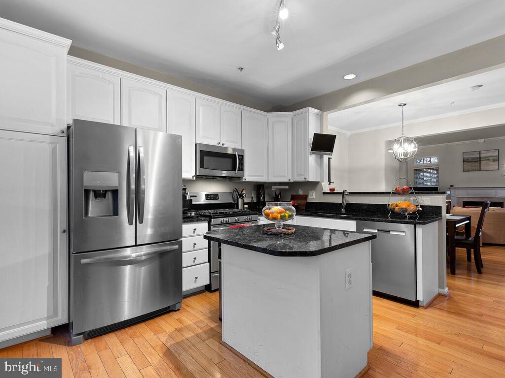 HUNTINGTON GROVE - Residential Lease