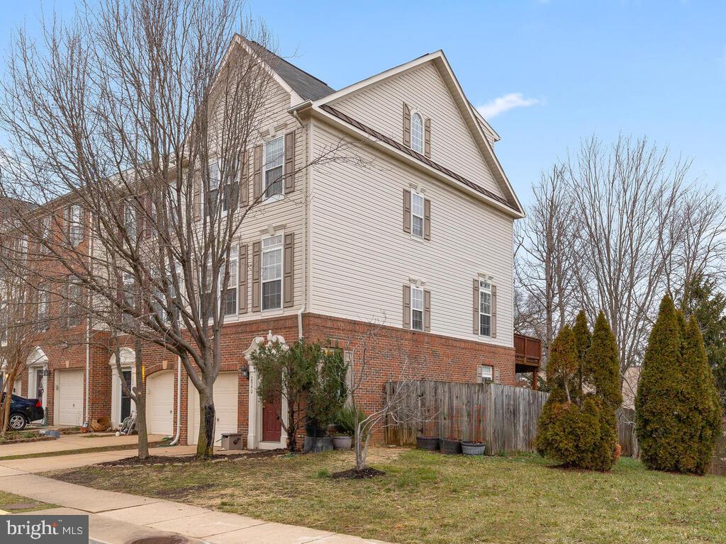 HUNTINGTON GROVE - Residential Lease