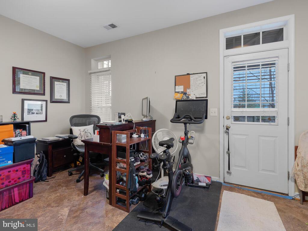 HUNTINGTON GROVE - Residential Lease