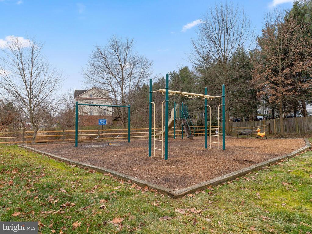 HUNTINGTON GROVE - Residential Lease