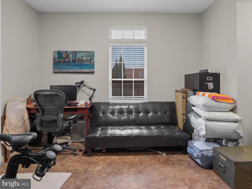 HUNTINGTON GROVE - Residential Lease