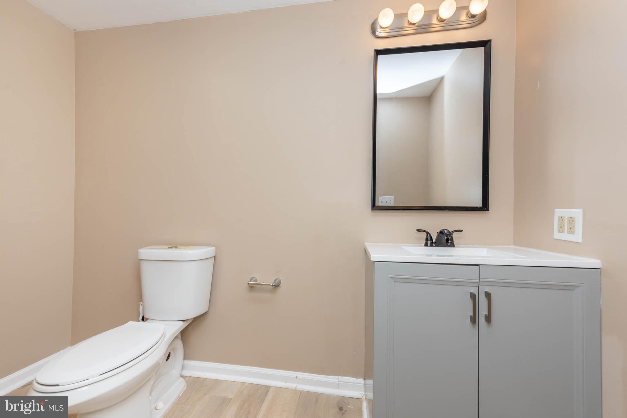 ROSEDALE - Commercial Lease