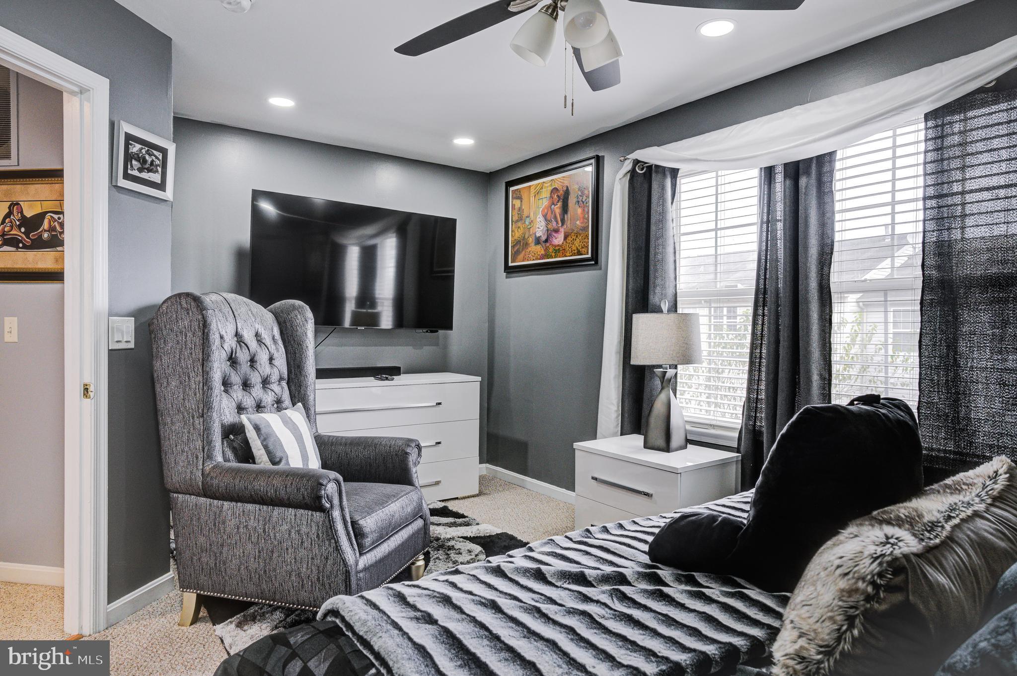 CARROLLWOOD MANOR - Residential