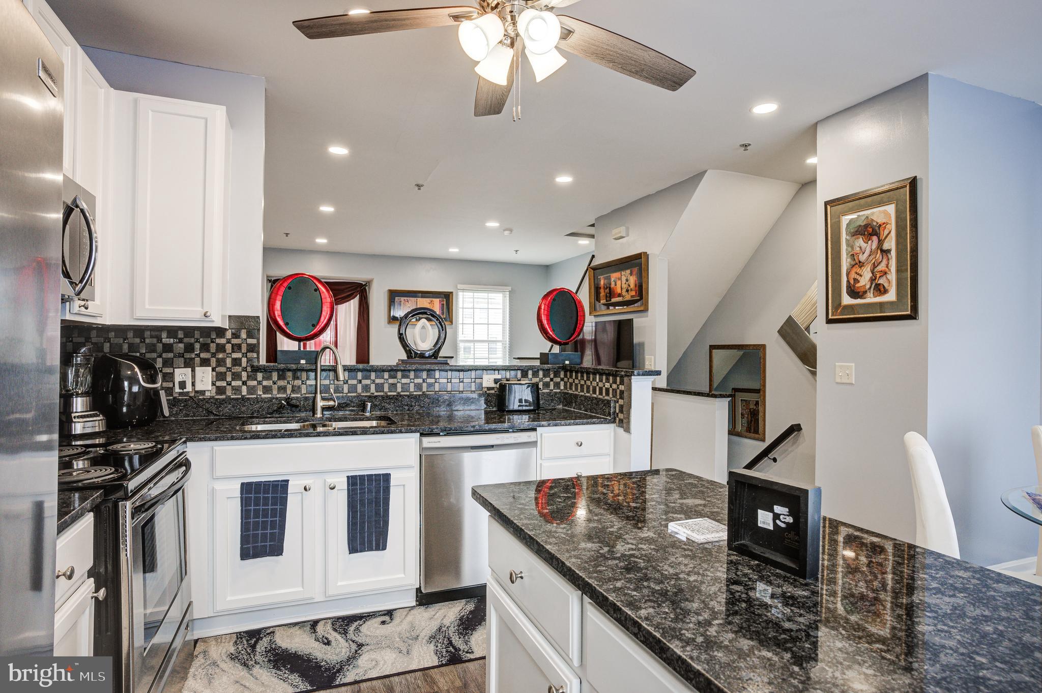 CARROLLWOOD MANOR - Residential