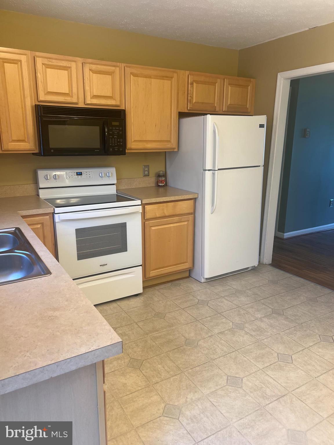 THIRD BATTLE - Residential Lease