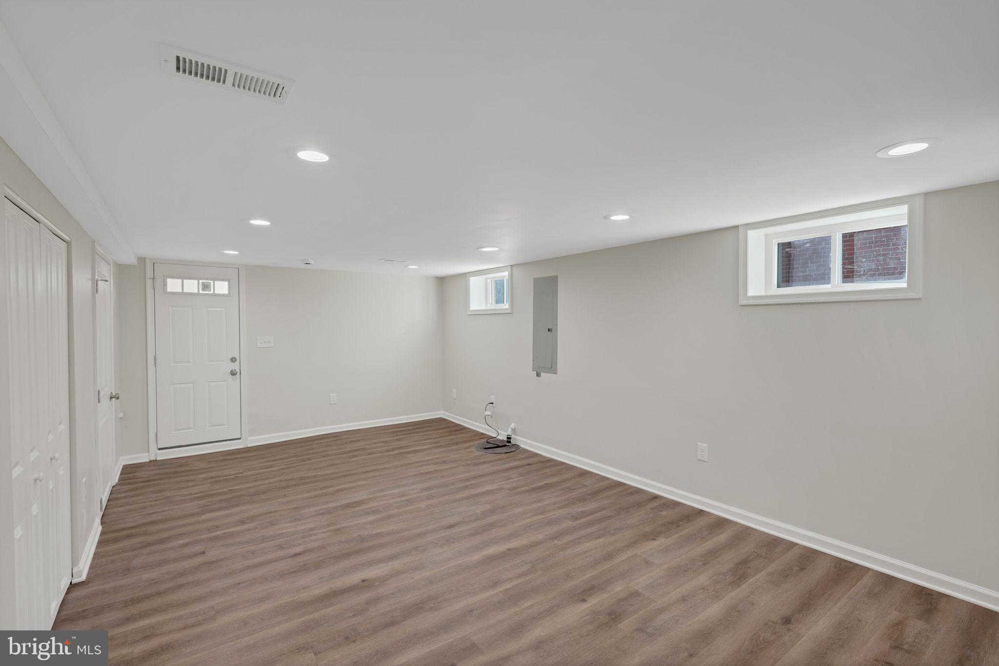 BROAD ACRES - Residential