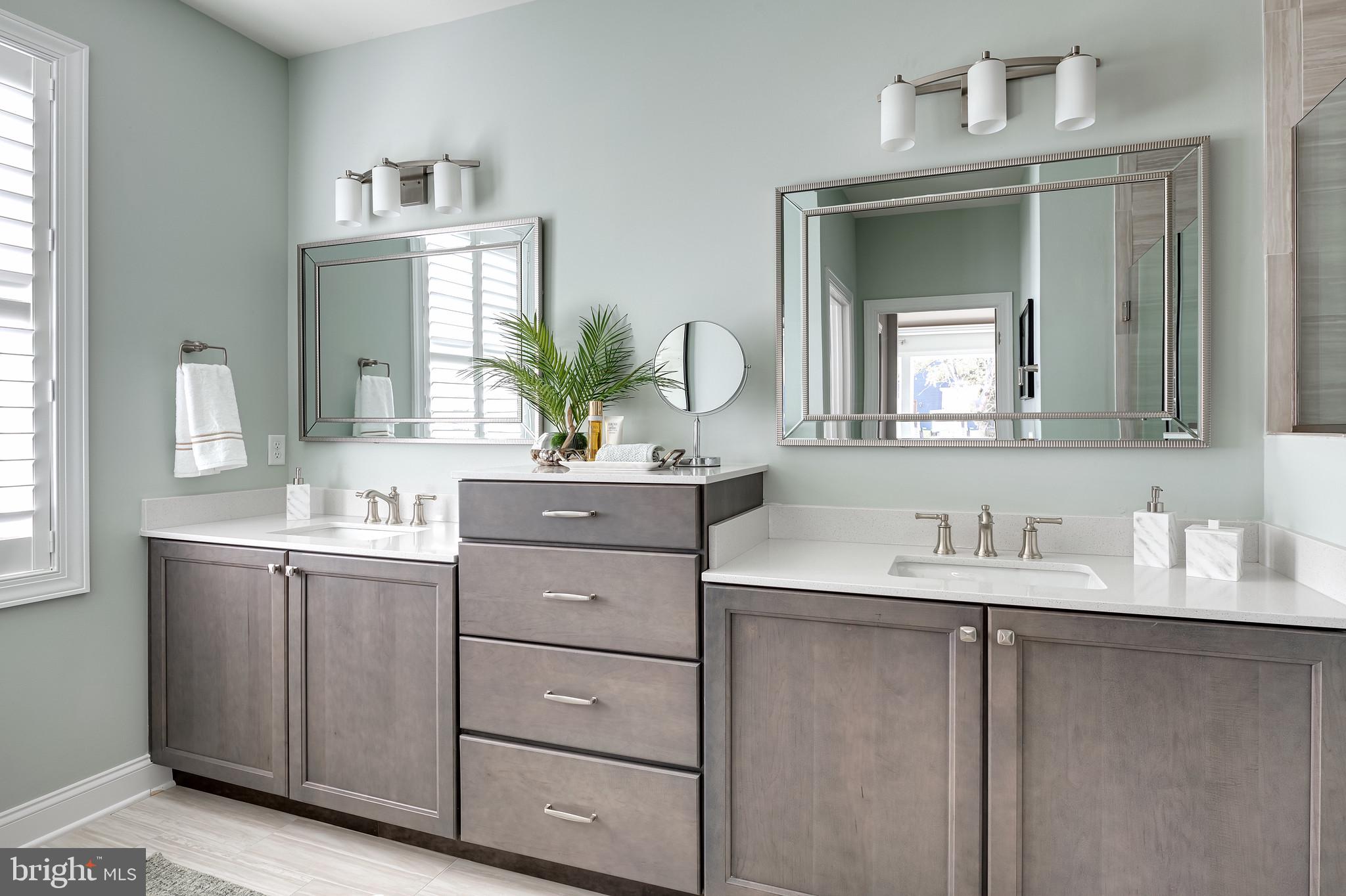 LIGHTSHIP COVE - Residential