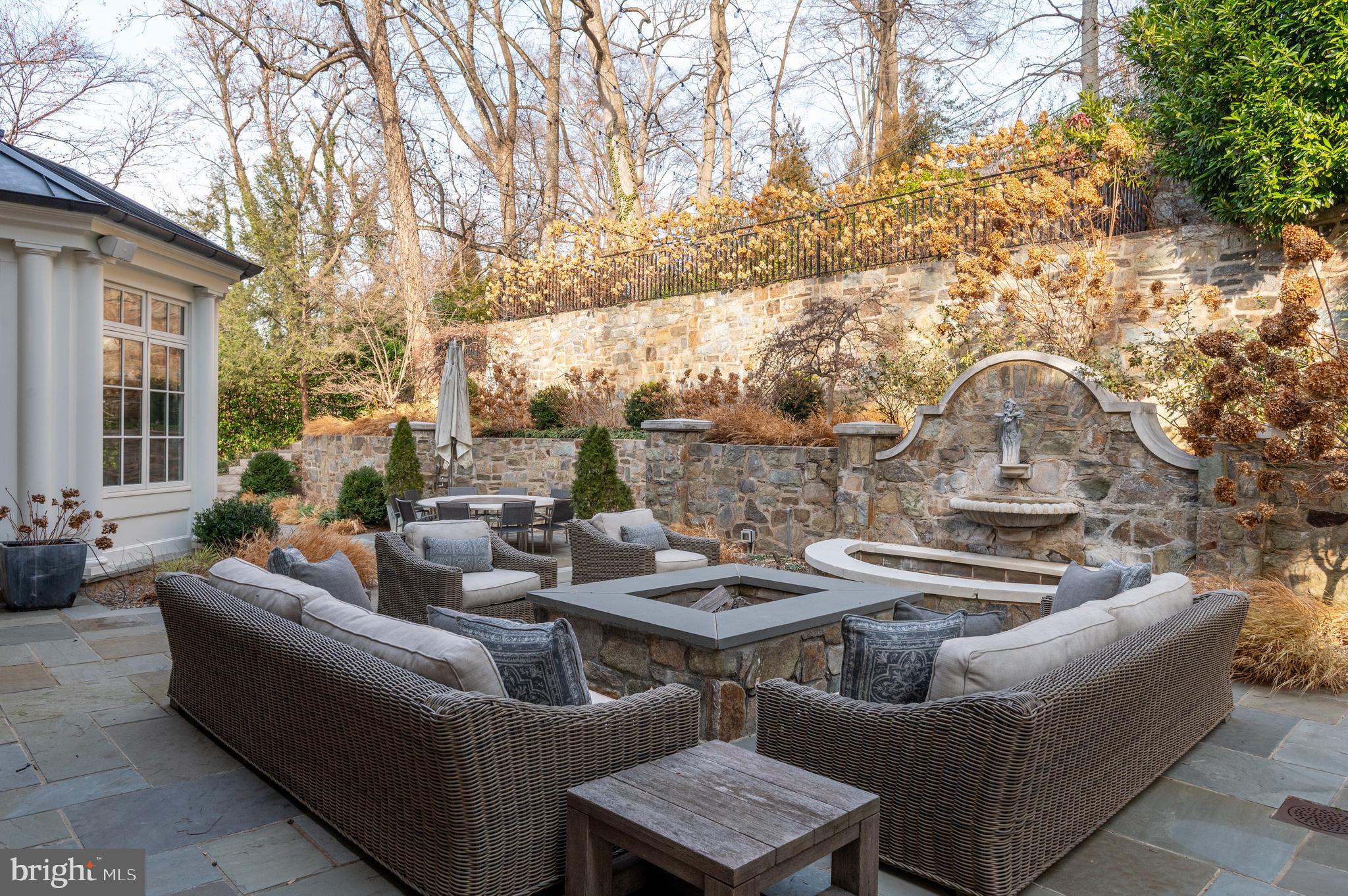 SPRING VALLEY - Residential