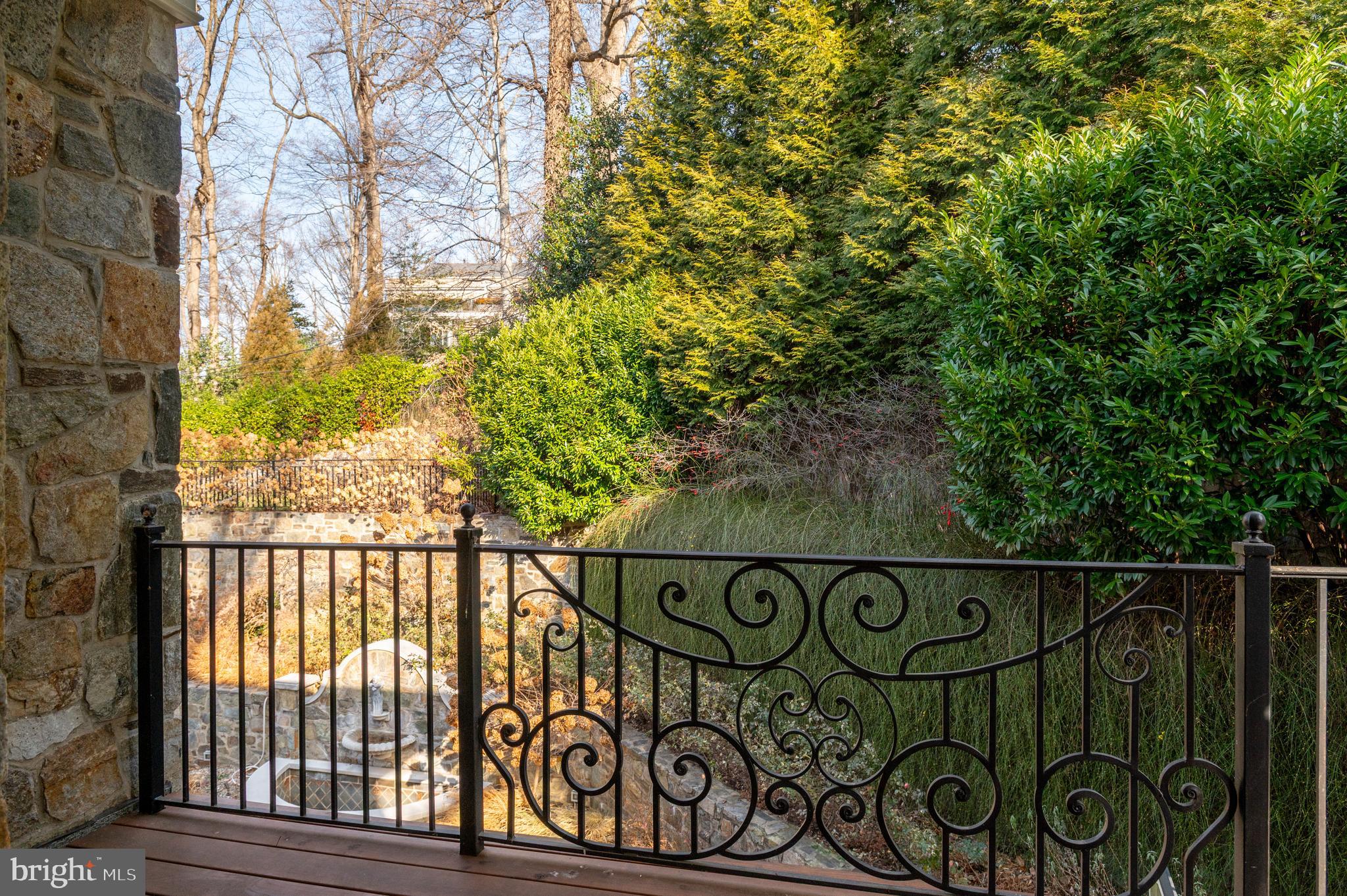 SPRING VALLEY - Residential