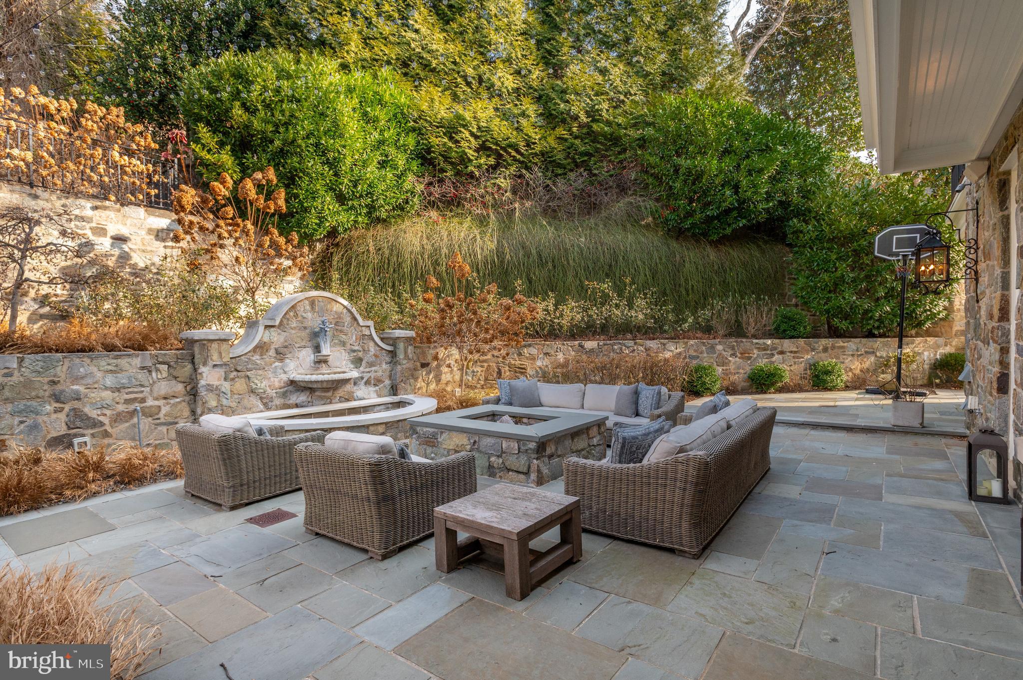 SPRING VALLEY - Residential