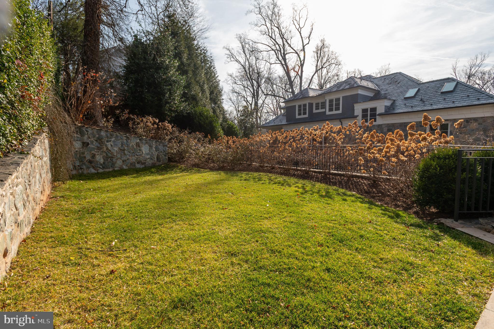 SPRING VALLEY - Residential