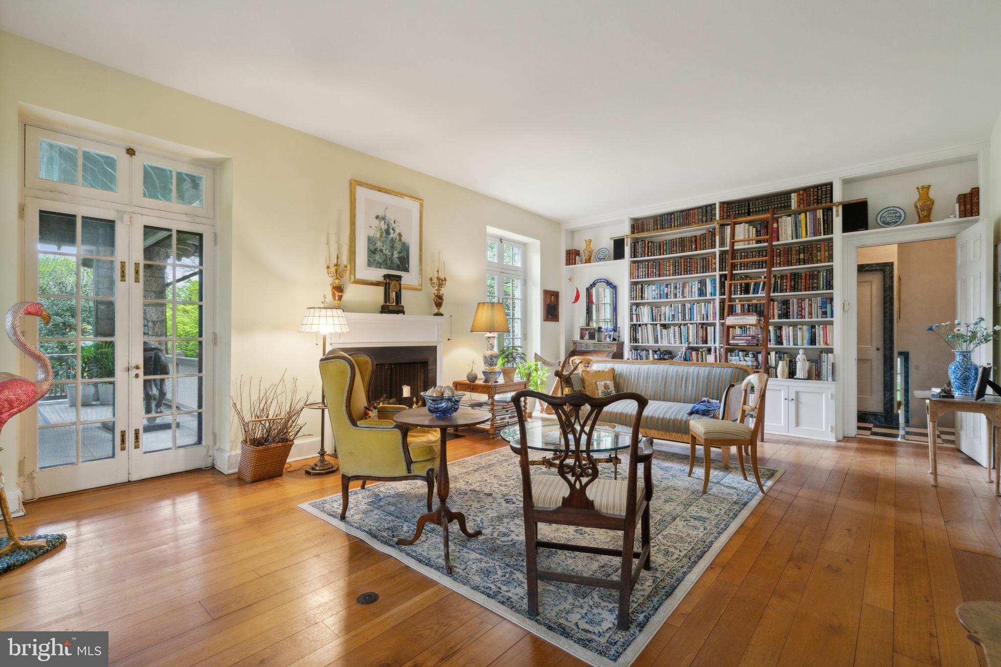 CHESTNUT HILL - Residential