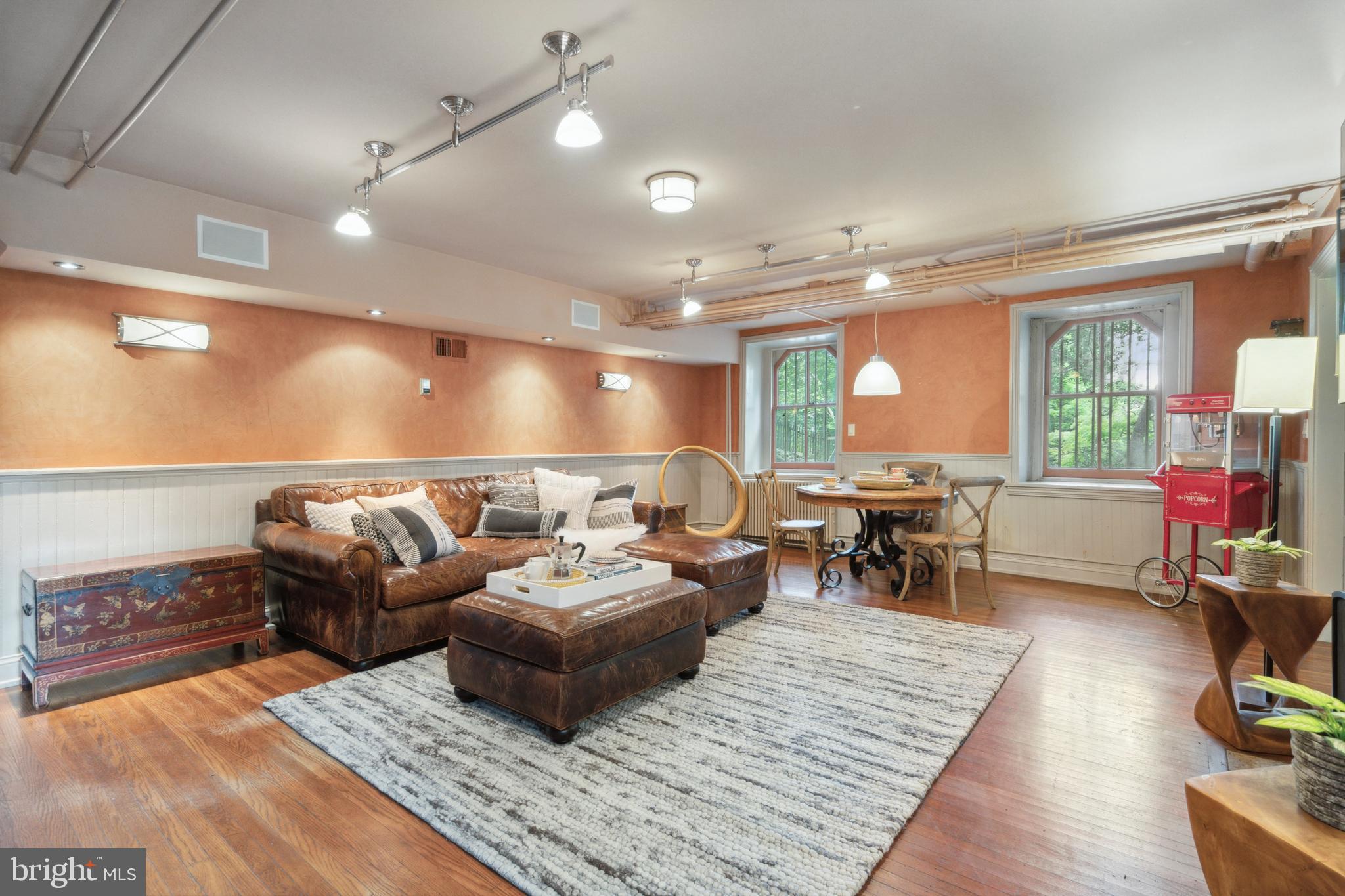 CHESTNUT HILL - Residential