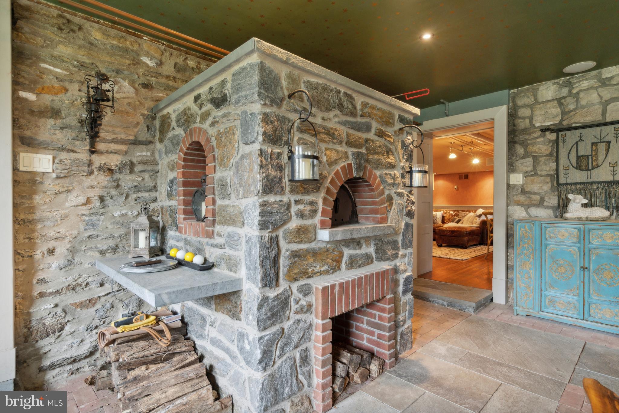 CHESTNUT HILL - Residential