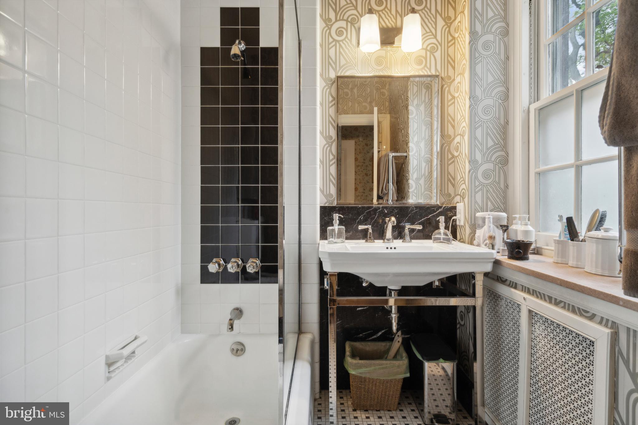 CHESTNUT HILL - Residential