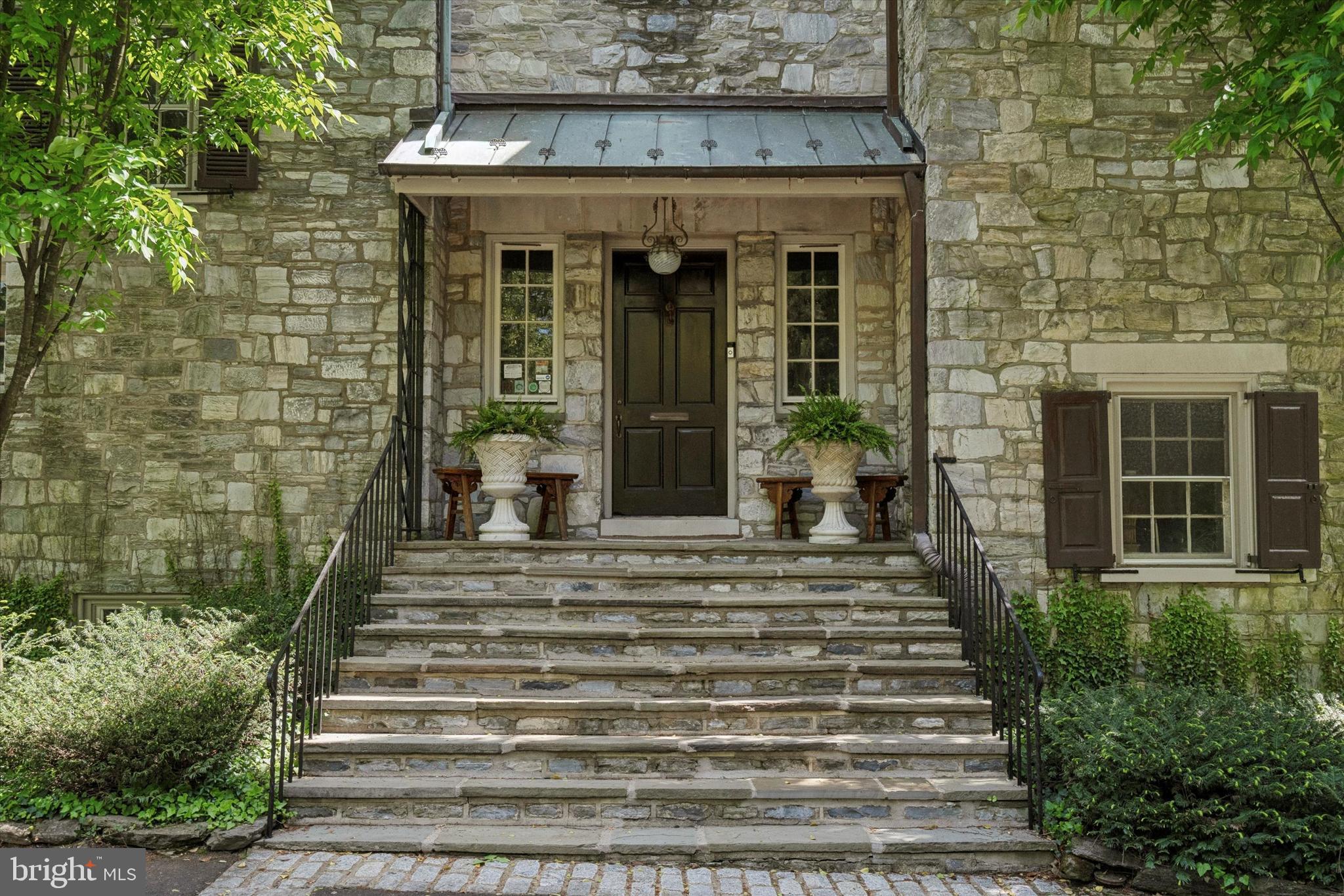 CHESTNUT HILL - Residential