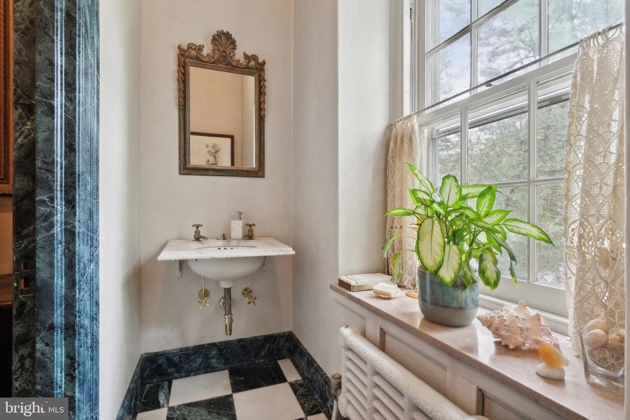 CHESTNUT HILL - Residential