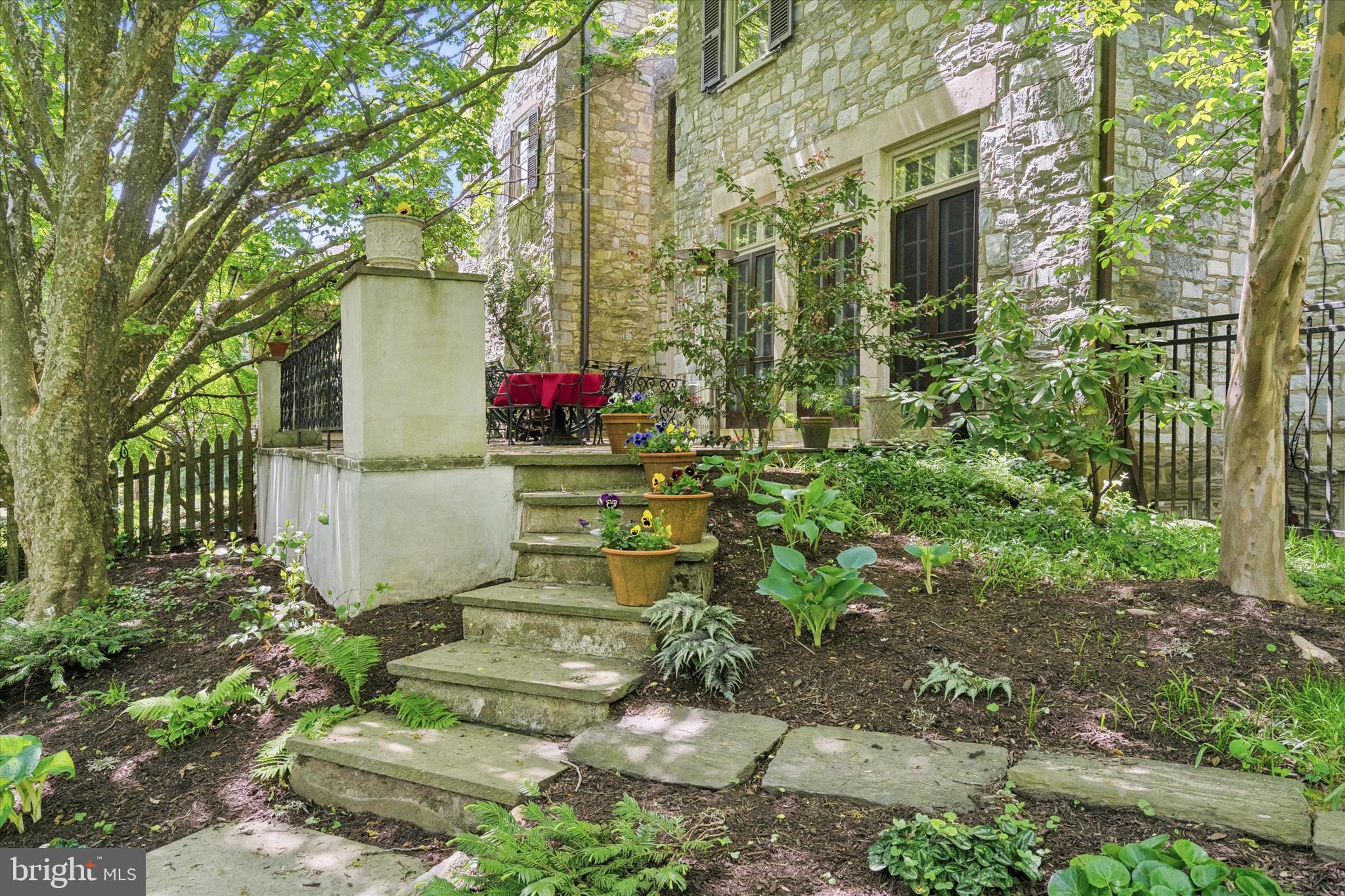 CHESTNUT HILL - Residential
