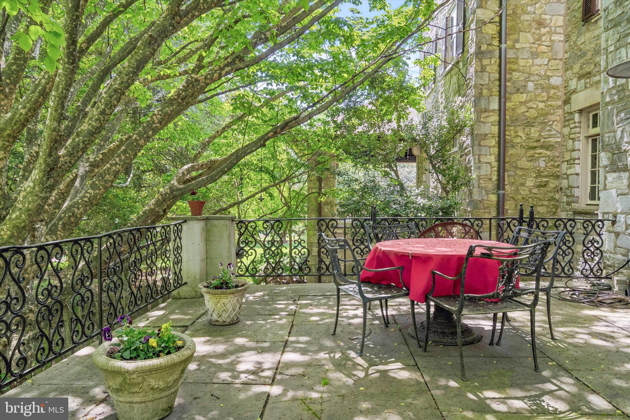 CHESTNUT HILL - Residential