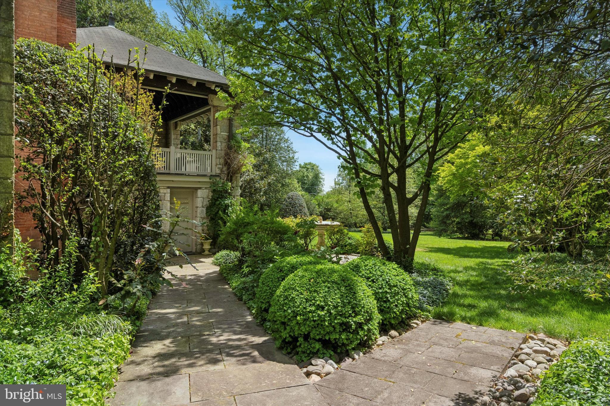 CHESTNUT HILL - Residential