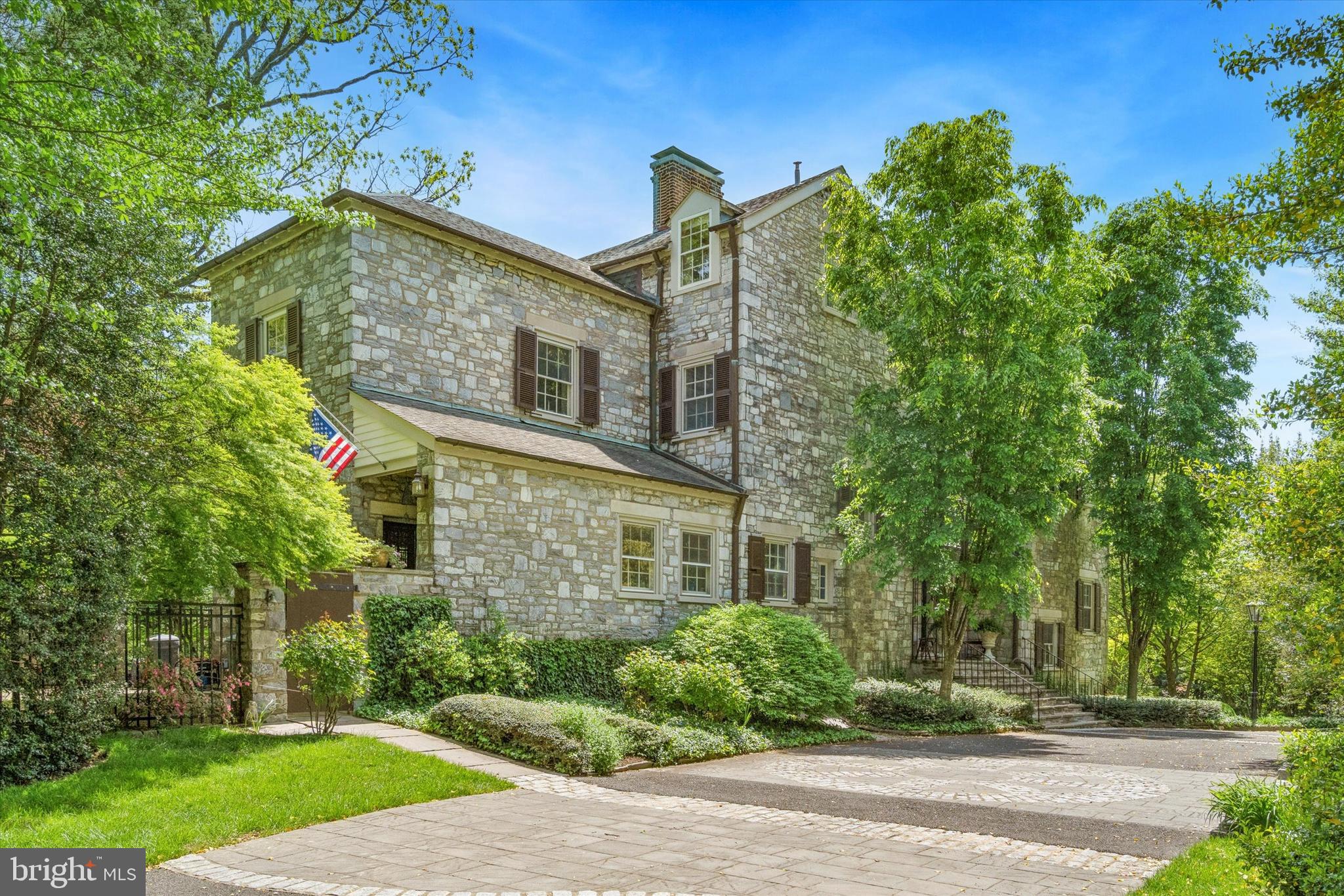 CHESTNUT HILL - Residential