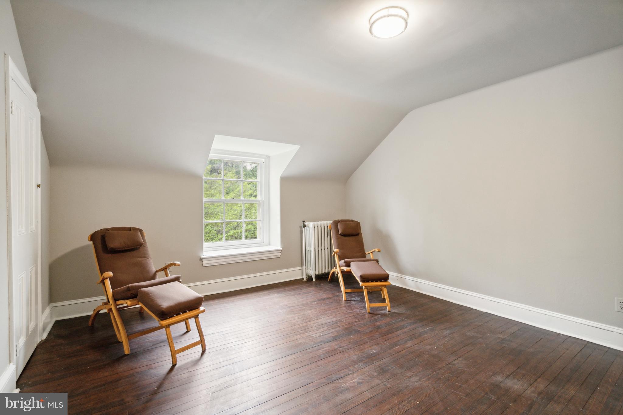 CHESTNUT HILL - Residential