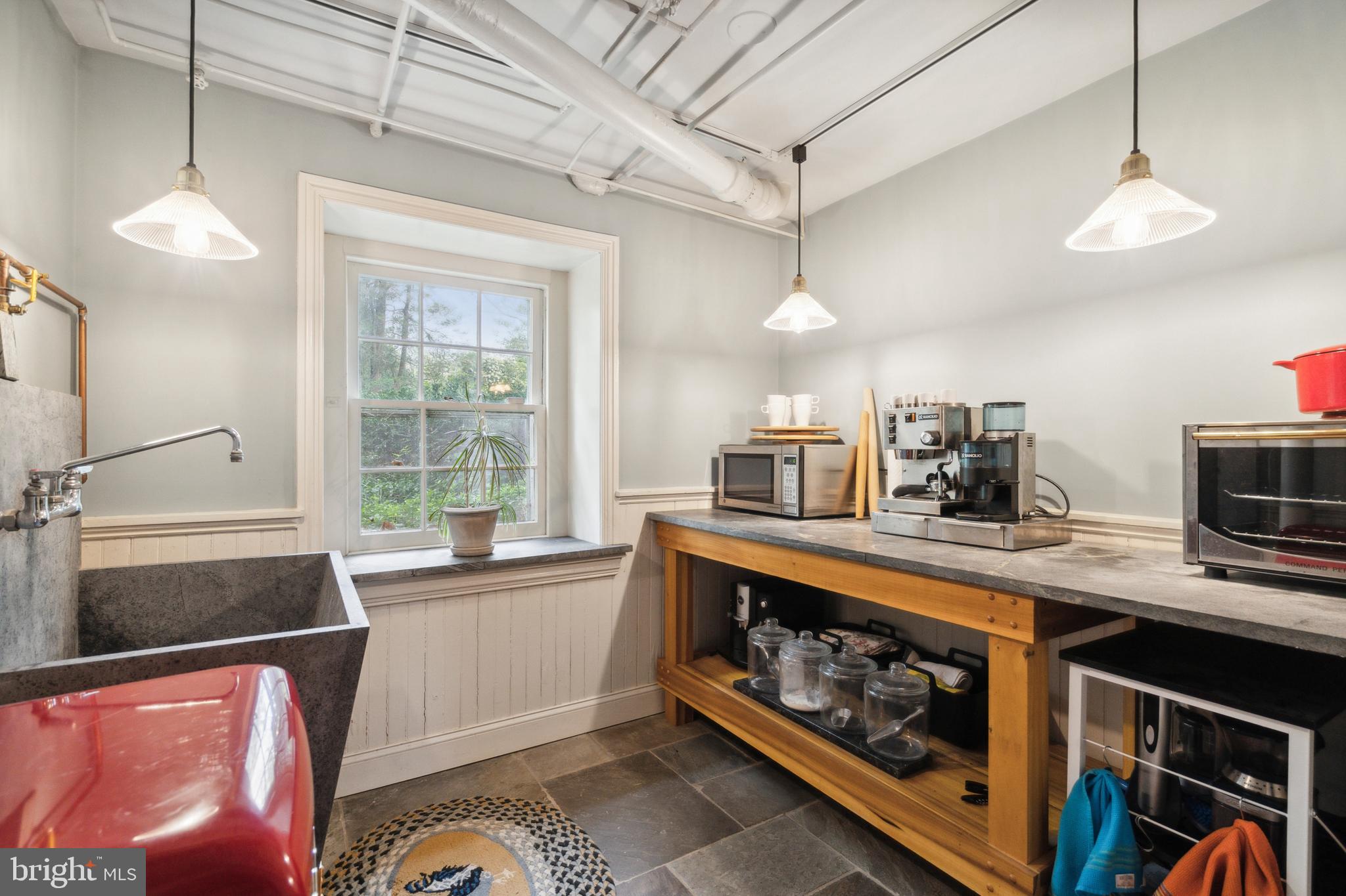 CHESTNUT HILL - Residential