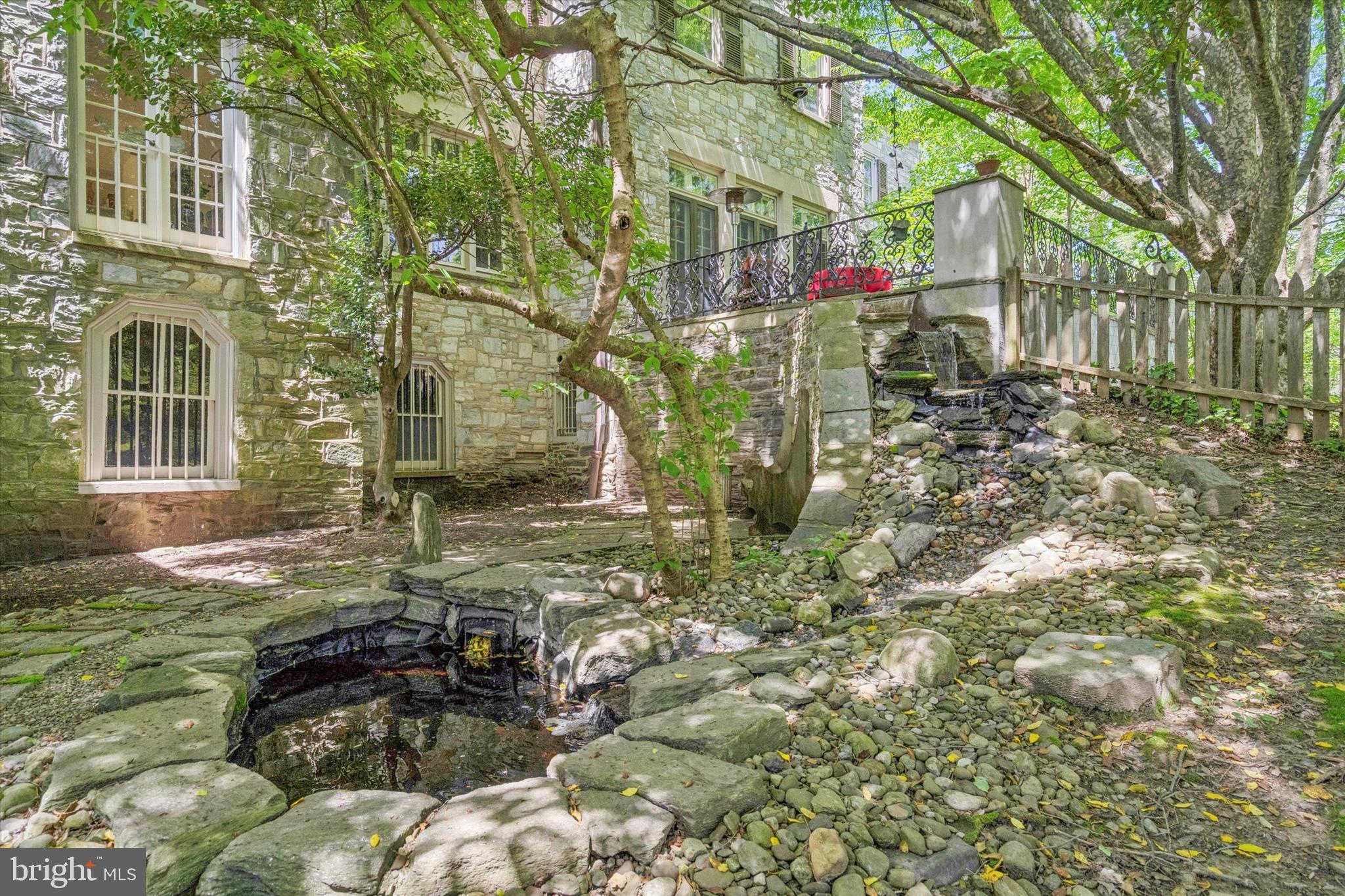 CHESTNUT HILL - Residential