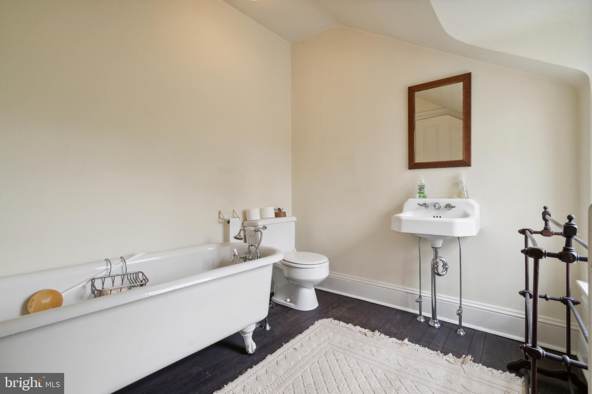 CHESTNUT HILL - Residential