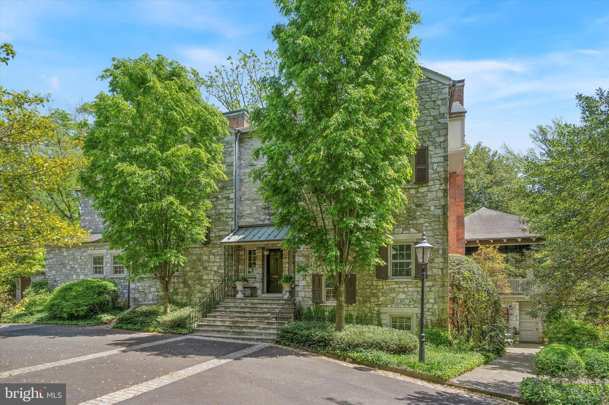CHESTNUT HILL - Residential
