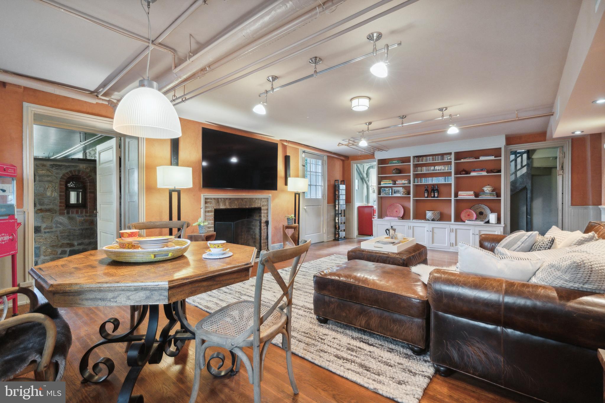 CHESTNUT HILL - Residential